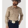 Wrangler Men's Solid Cowboy Cut Firm Finish Long Sleeve Work Shirt